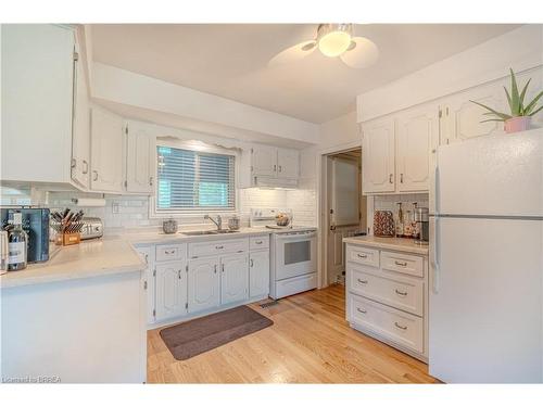 26 Davies Street, Cambridge, ON - Indoor Photo Showing Kitchen