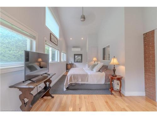 26 Davies Street, Cambridge, ON - Indoor Photo Showing Bedroom