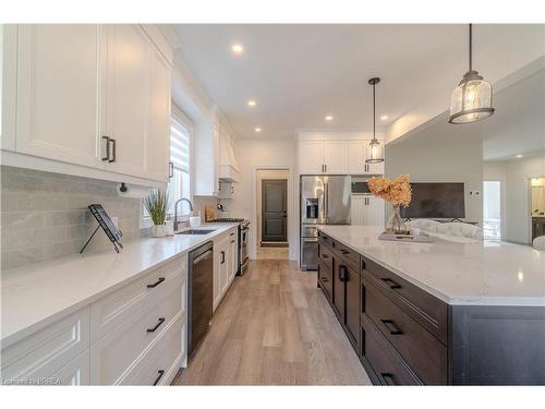 11-68 Cedar Street, Paris, ON - Indoor Photo Showing Kitchen With Upgraded Kitchen