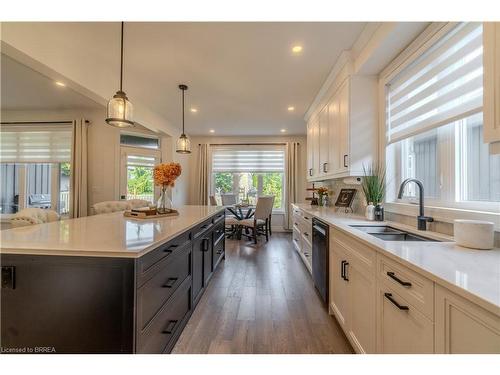 11-68 Cedar Street, Paris, ON - Indoor Photo Showing Kitchen With Double Sink With Upgraded Kitchen