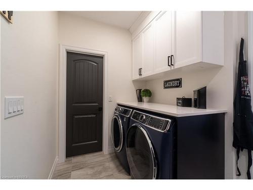 11-68 Cedar Street, Paris, ON - Indoor Photo Showing Laundry Room