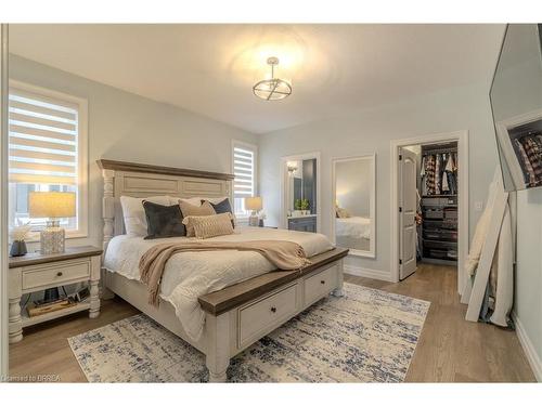 11-68 Cedar Street, Paris, ON - Indoor Photo Showing Bedroom