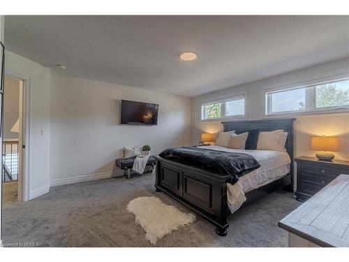 11-68 Cedar Street, Paris, ON - Indoor Photo Showing Bedroom