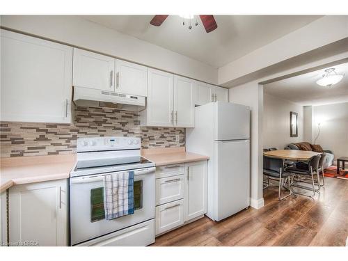 11-139 Stanley Street, Brantford, ON - Indoor Photo Showing Kitchen