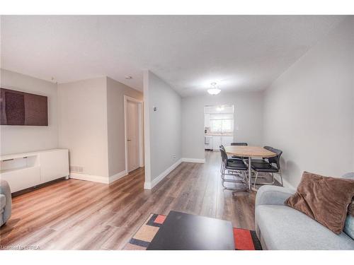 11-139 Stanley Street, Brantford, ON - Indoor Photo Showing Living Room