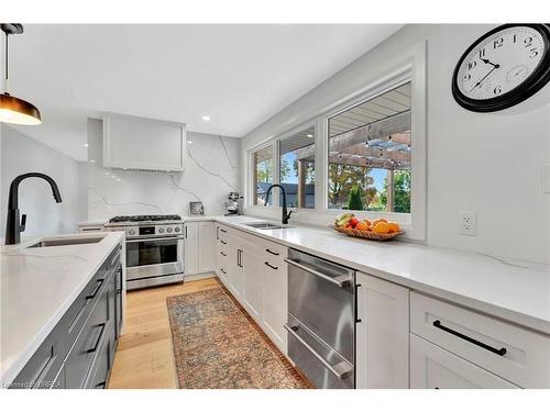 21 Franklin Street, Brantford, ON - Indoor Photo Showing Kitchen With Stainless Steel Kitchen With Upgraded Kitchen