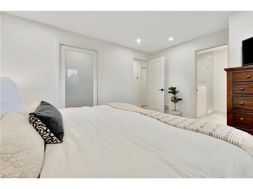 21 Franklin Street, Brantford, ON - Indoor Photo Showing Bedroom