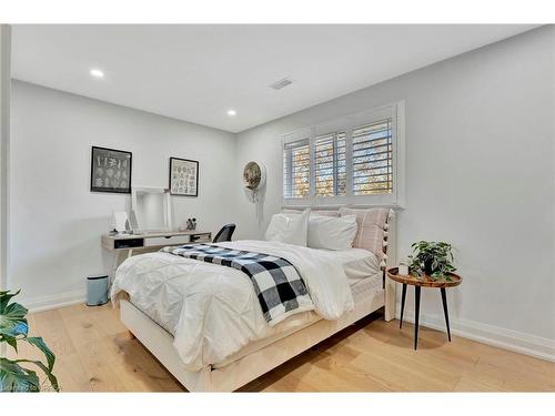 21 Franklin Street, Brantford, ON - Indoor Photo Showing Bedroom