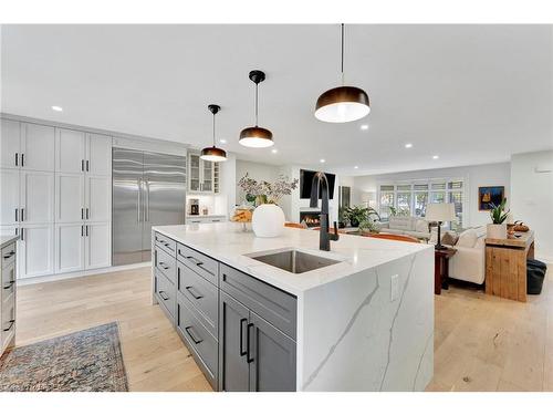 21 Franklin Street, Brantford, ON - Indoor Photo Showing Kitchen With Upgraded Kitchen