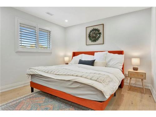 21 Franklin Street, Brantford, ON - Indoor Photo Showing Bedroom