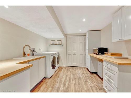 21 Franklin Street, Brantford, ON - Indoor Photo Showing Laundry Room