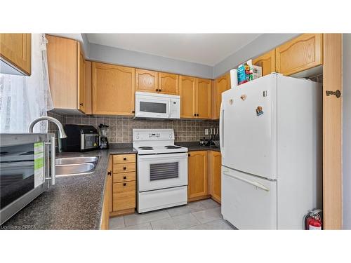 124 Osborn Avenue, Brantford, ON - Indoor Photo Showing Kitchen With Double Sink