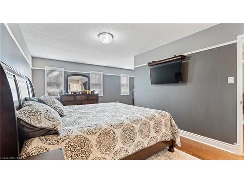 124 Osborn Avenue, Brantford, ON - Indoor Photo Showing Bedroom