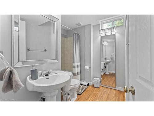 124 Osborn Avenue, Brantford, ON - Indoor Photo Showing Bathroom