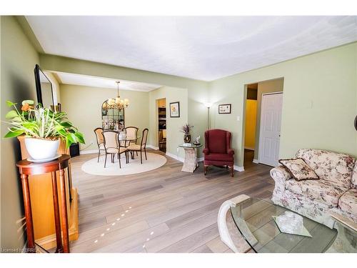 2 Spartan Drive, Brantford, ON - Indoor Photo Showing Living Room