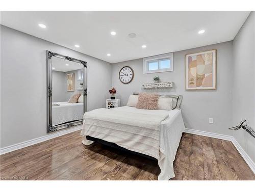 200 Memorial Drive, Brantford, ON - Indoor Photo Showing Bedroom