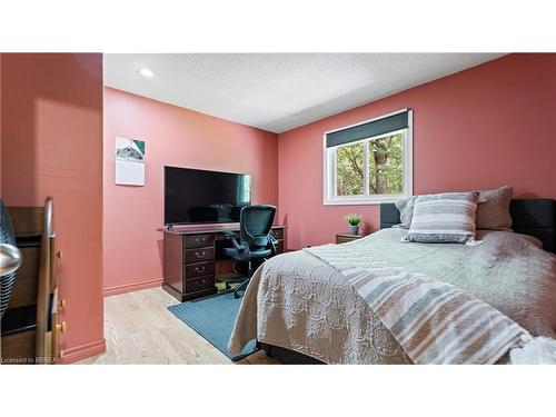 12 Campbell Farm Road, Brantford, ON - Indoor Photo Showing Bedroom