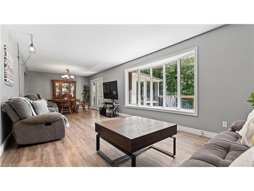 12 Campbell Farm Road, Brantford, ON - Indoor Photo Showing Living Room