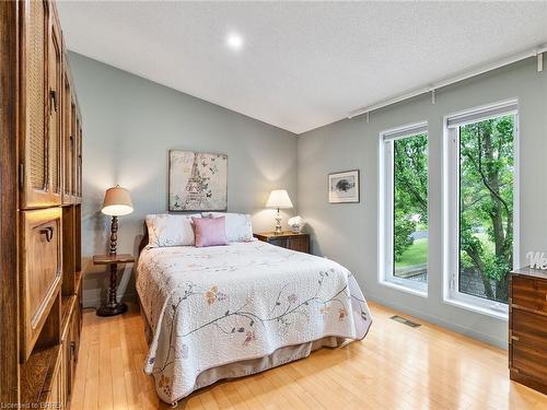 264 Hwy 5 Highway, St. George, ON - Indoor Photo Showing Bedroom