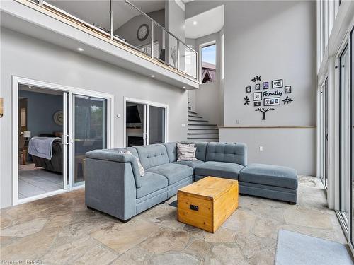 264 Hwy 5 Highway, St. George, ON - Indoor Photo Showing Living Room