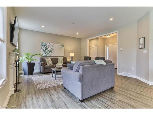 126 Blue Water Parkway, Selkirk, ON - Indoor Photo Showing Living Room