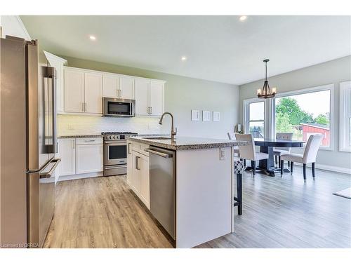 126 Blue Water Parkway, Selkirk, ON - Indoor Photo Showing Kitchen With Upgraded Kitchen