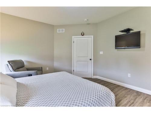 126 Blue Water Parkway, Selkirk, ON - Indoor Photo Showing Bedroom