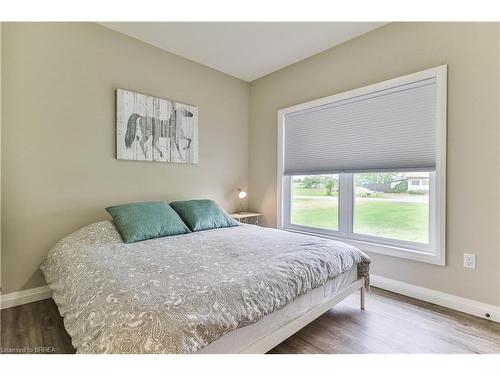 126 Blue Water Parkway, Selkirk, ON - Indoor Photo Showing Bedroom