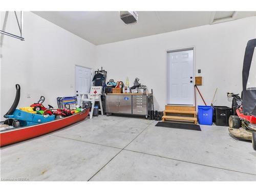 126 Blue Water Parkway, Selkirk, ON - Indoor Photo Showing Garage