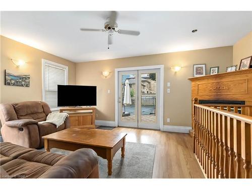 40 Egerton Street, Brantford, ON - Indoor Photo Showing Living Room