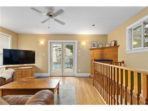 40 Egerton Street, Brantford, ON - Indoor Photo Showing Living Room