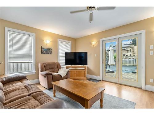 40 Egerton Street, Brantford, ON - Indoor Photo Showing Living Room