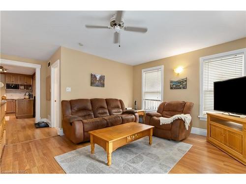 40 Egerton Street, Brantford, ON - Indoor Photo Showing Living Room