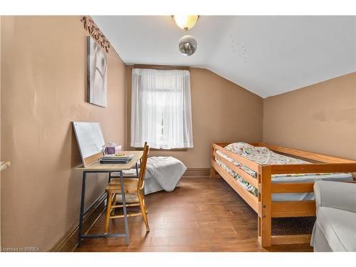 40 Egerton Street, Brantford, ON - Indoor Photo Showing Bedroom