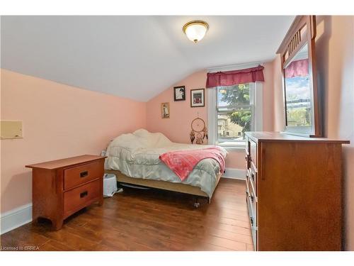 40 Egerton Street, Brantford, ON - Indoor Photo Showing Bedroom