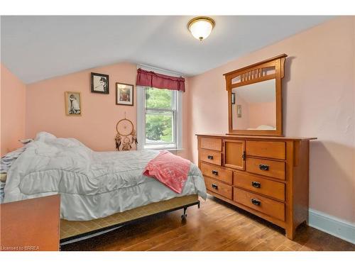 40 Egerton Street, Brantford, ON - Indoor Photo Showing Bedroom