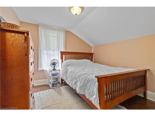 40 Egerton Street, Brantford, ON - Indoor Photo Showing Bedroom