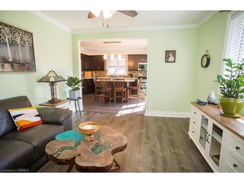 86 Viscount Road, Brantford, ON - Indoor Photo Showing Living Room