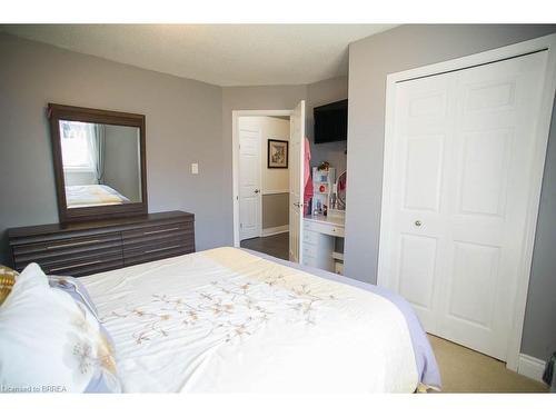 86 Viscount Road, Brantford, ON - Indoor Photo Showing Bedroom