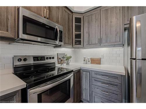 11-1 Tom Brown Drive, Paris, ON - Indoor Photo Showing Kitchen With Upgraded Kitchen