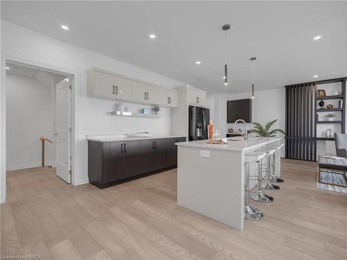 7543 Splendour Drive, Niagara Falls, ON - Indoor Photo Showing Kitchen