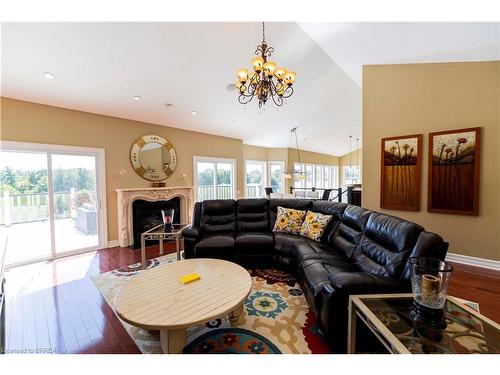 49 River Road, Brantford, ON - Indoor Photo Showing Living Room