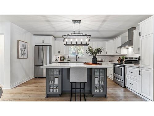 237 Memorial Drive, Brantford, ON - Indoor Photo Showing Kitchen With Upgraded Kitchen