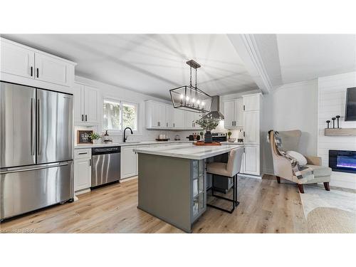 237 Memorial Drive, Brantford, ON - Indoor Photo Showing Kitchen