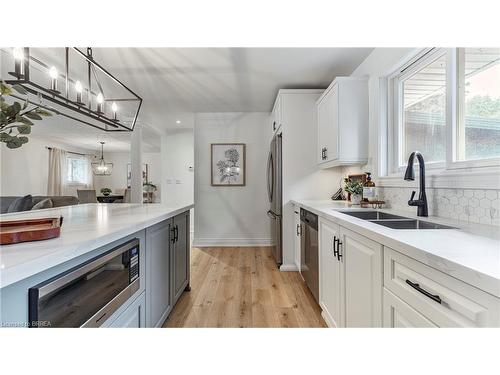 237 Memorial Drive, Brantford, ON - Indoor Photo Showing Kitchen With Double Sink With Upgraded Kitchen