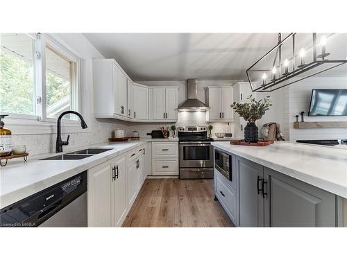 237 Memorial Drive, Brantford, ON - Indoor Photo Showing Kitchen With Double Sink With Upgraded Kitchen