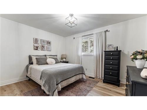 237 Memorial Drive, Brantford, ON - Indoor Photo Showing Bedroom