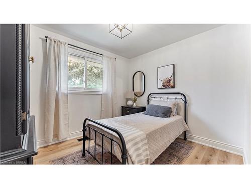 237 Memorial Drive, Brantford, ON - Indoor Photo Showing Bedroom