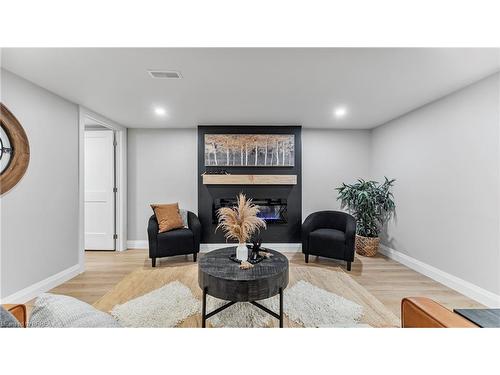 237 Memorial Drive, Brantford, ON - Indoor