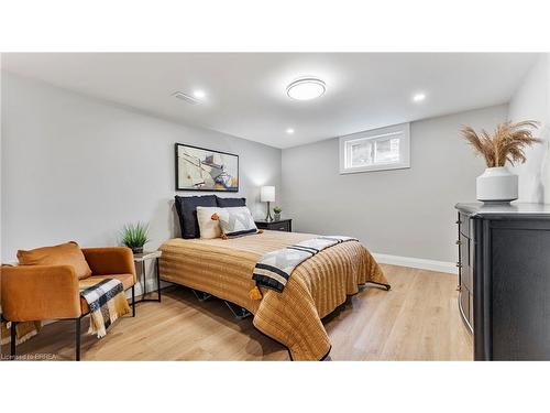 237 Memorial Drive, Brantford, ON - Indoor Photo Showing Bedroom